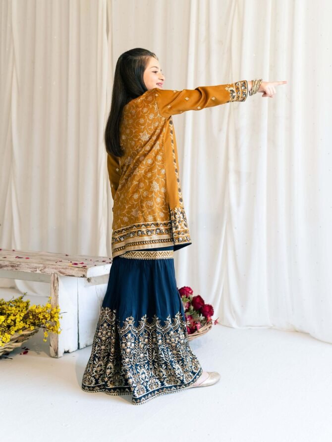 Hareem 4 1800x1800