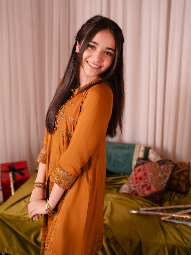 Zoha 4 1800x1800