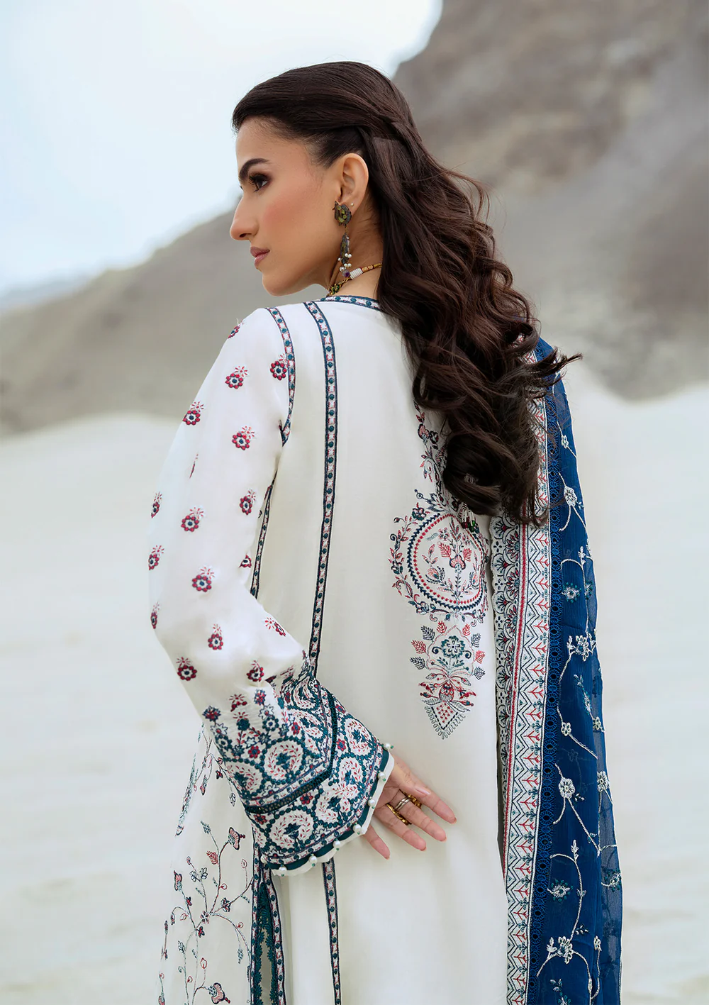 aik atelier lawn 25 vol 1 raqs look 02 4