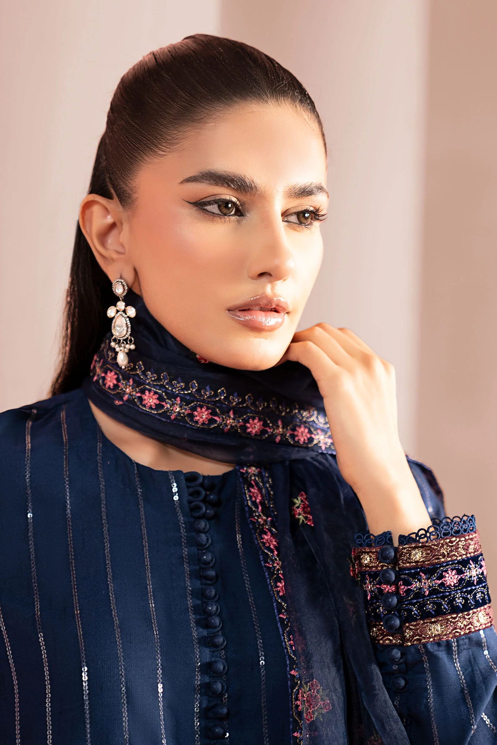 DWW2563BlueCloseup D 2400x2400