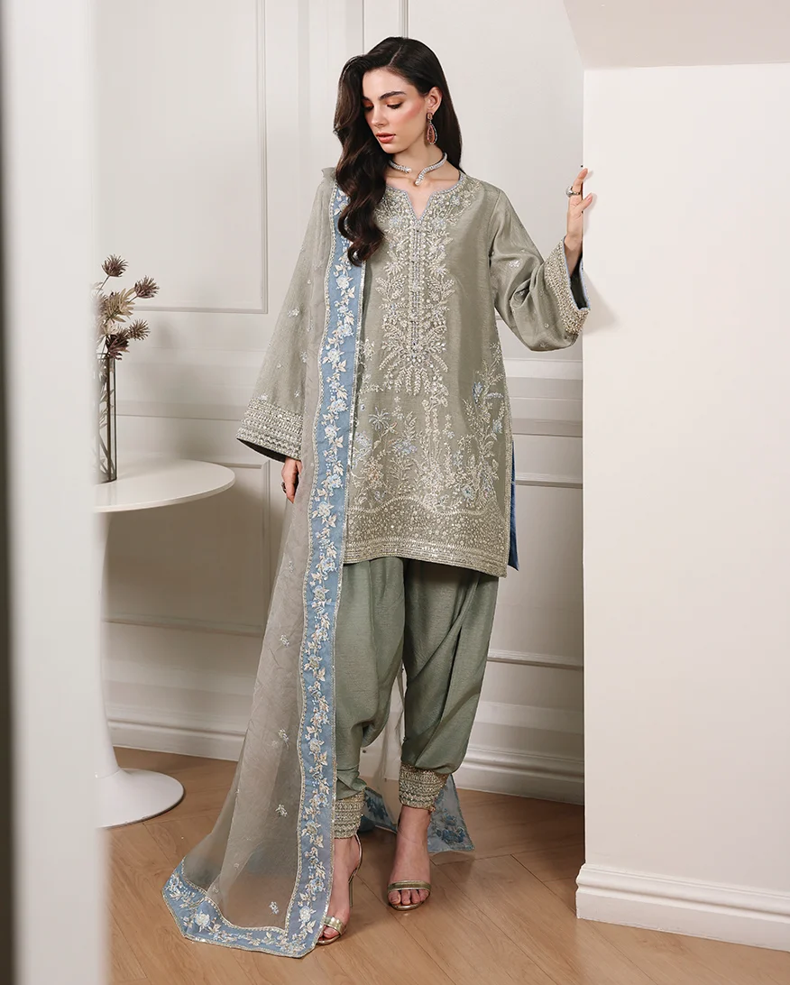 Lucienne 1 8dcff65b 5d51 4047 8a02 4229bda8e428 1000x